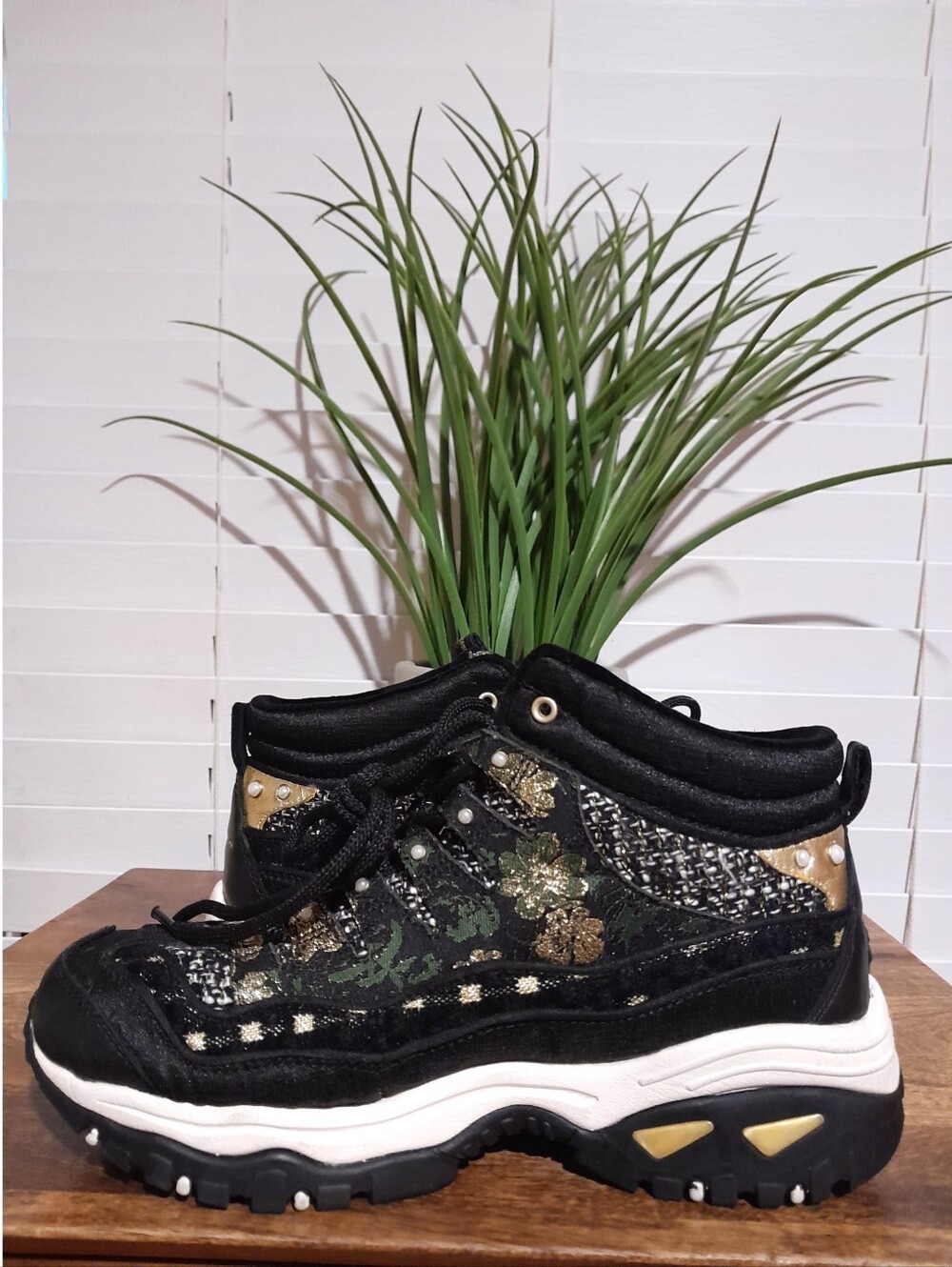 rare leather velour faux pearl Skechers Heritage ankle boots 8.5 black gold whit - Picture 12 of 13